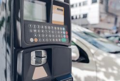 Parkomaty w Warszawie pod lupą Rzecznika Praw Obywatelskich. "Dyskryminują starsze osoby"