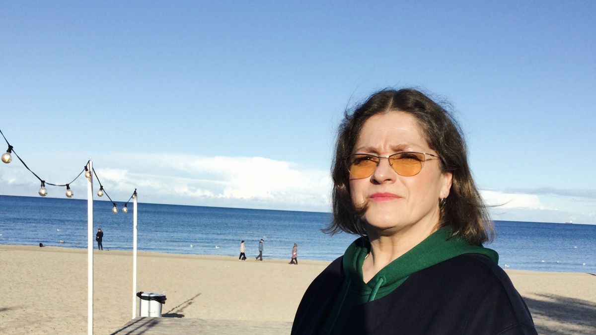 Krystyna Pawłowicz nad polskim morzem w 2023 roku