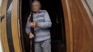 Zwabił policjantów i czekał z bronią. Niebezpieczne sceny w Ukrainie