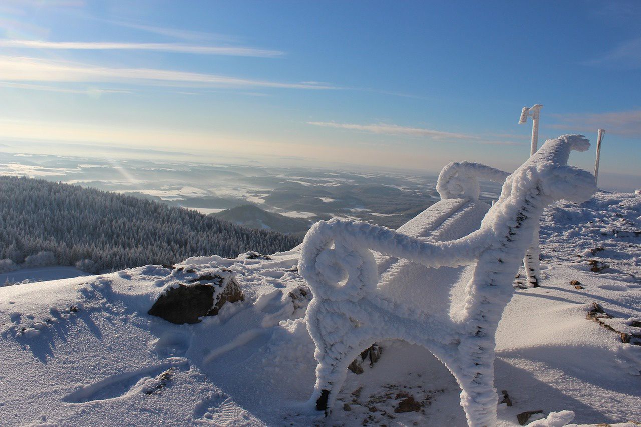 IMGW Ostrzega: Intensywne opady, silny wiatr i zawieje śnieżne nad Polską