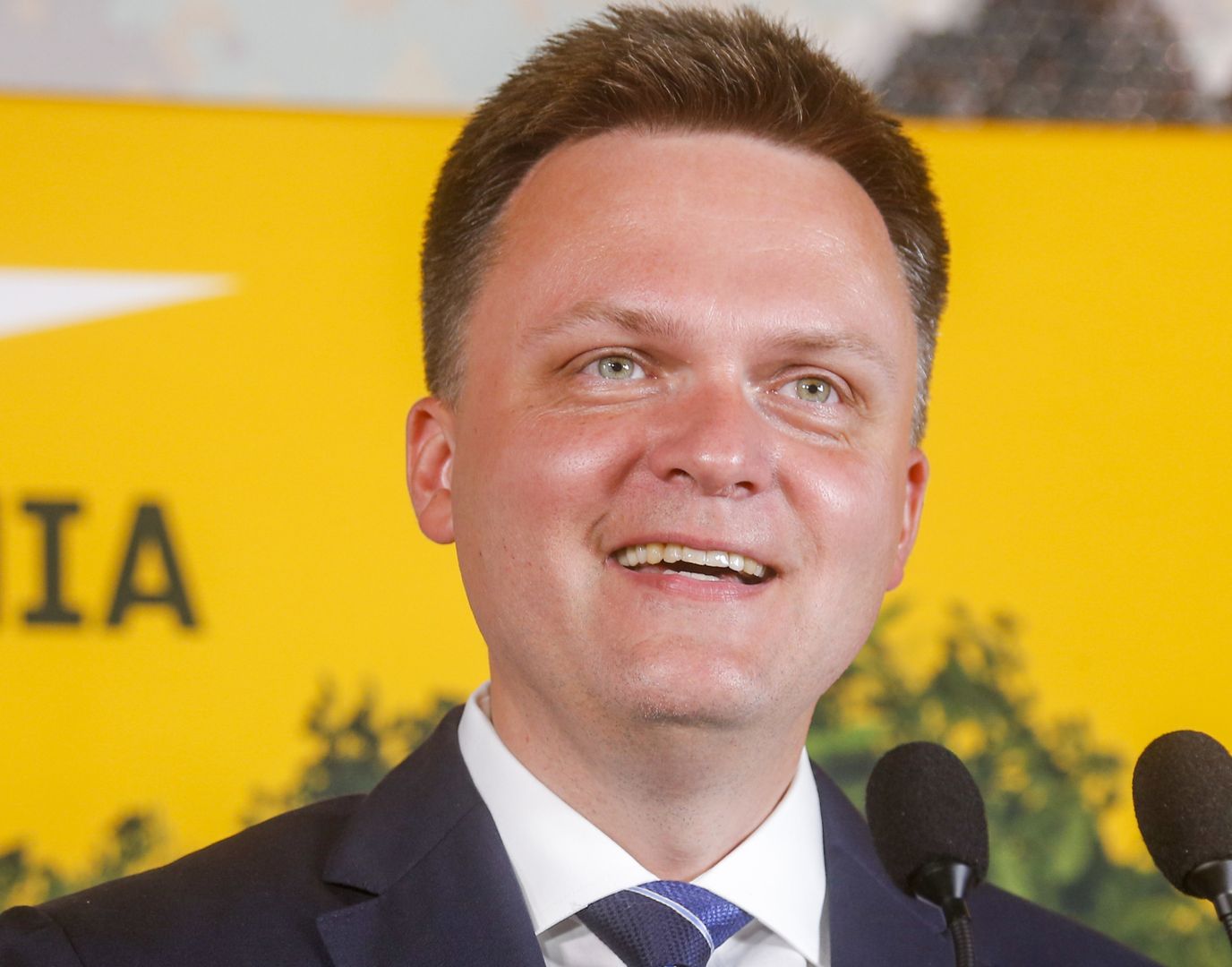 Ile zarabia Szymon Hołownia?