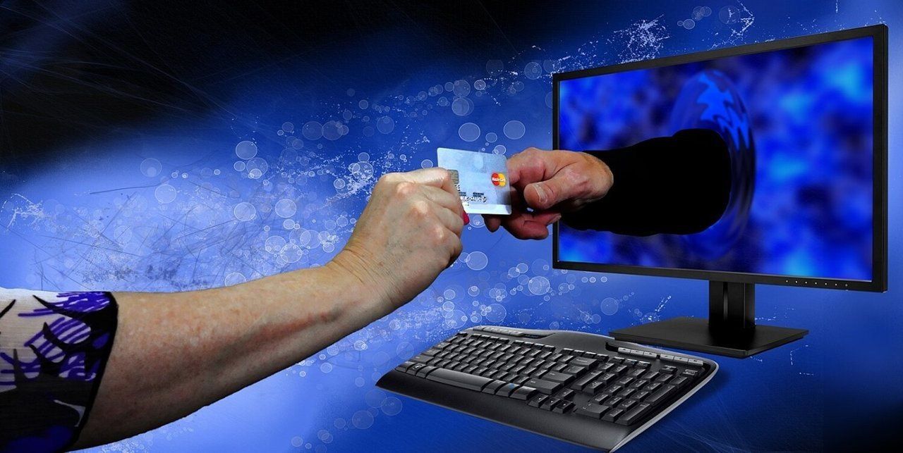 Policja przestrzega przed oszustwami internetowymi