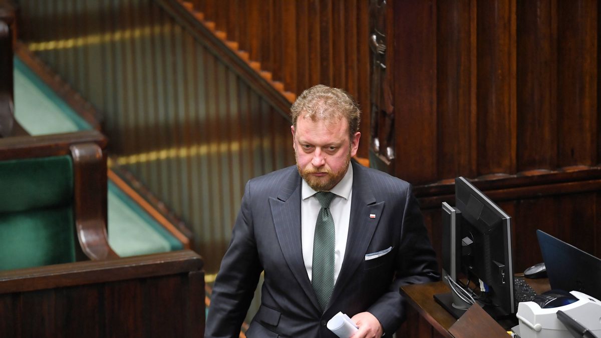 Felerne maseczki. Minister zdrowia tłumaczy się z zakupu 