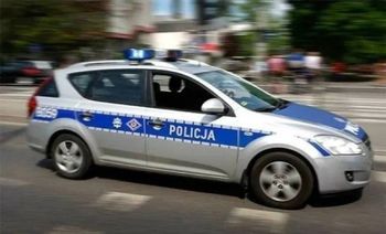 Zdarzenie drogowe na DK 74 na wysokości miejscowości Helenów w gminie Bełchatów. Fiat uderzył w tył ciężarówki. Dwie osoby w szpitalu