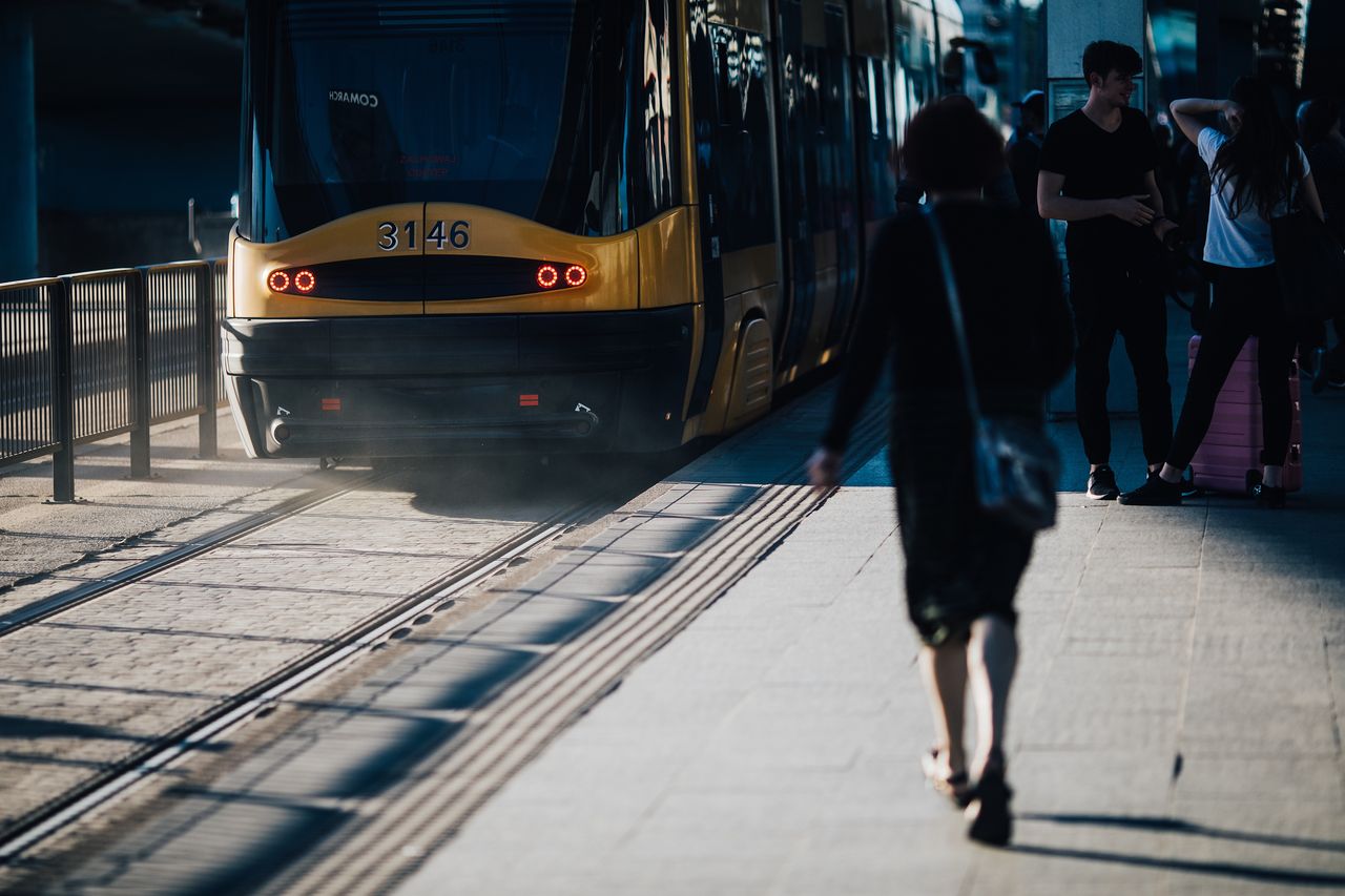 Dramatyczny wypadek na Mokotowie. Zderzenie śmieciarki i tramwaj
