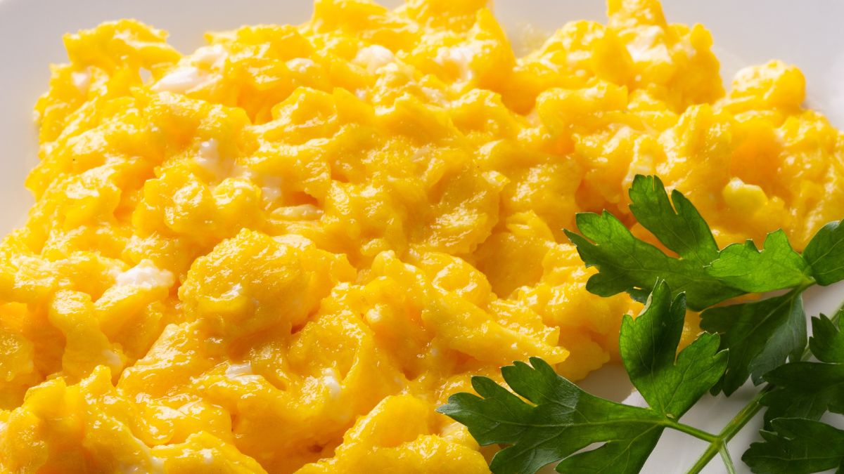 Jajecznica z tym dodatkiem zyskuje delikatność