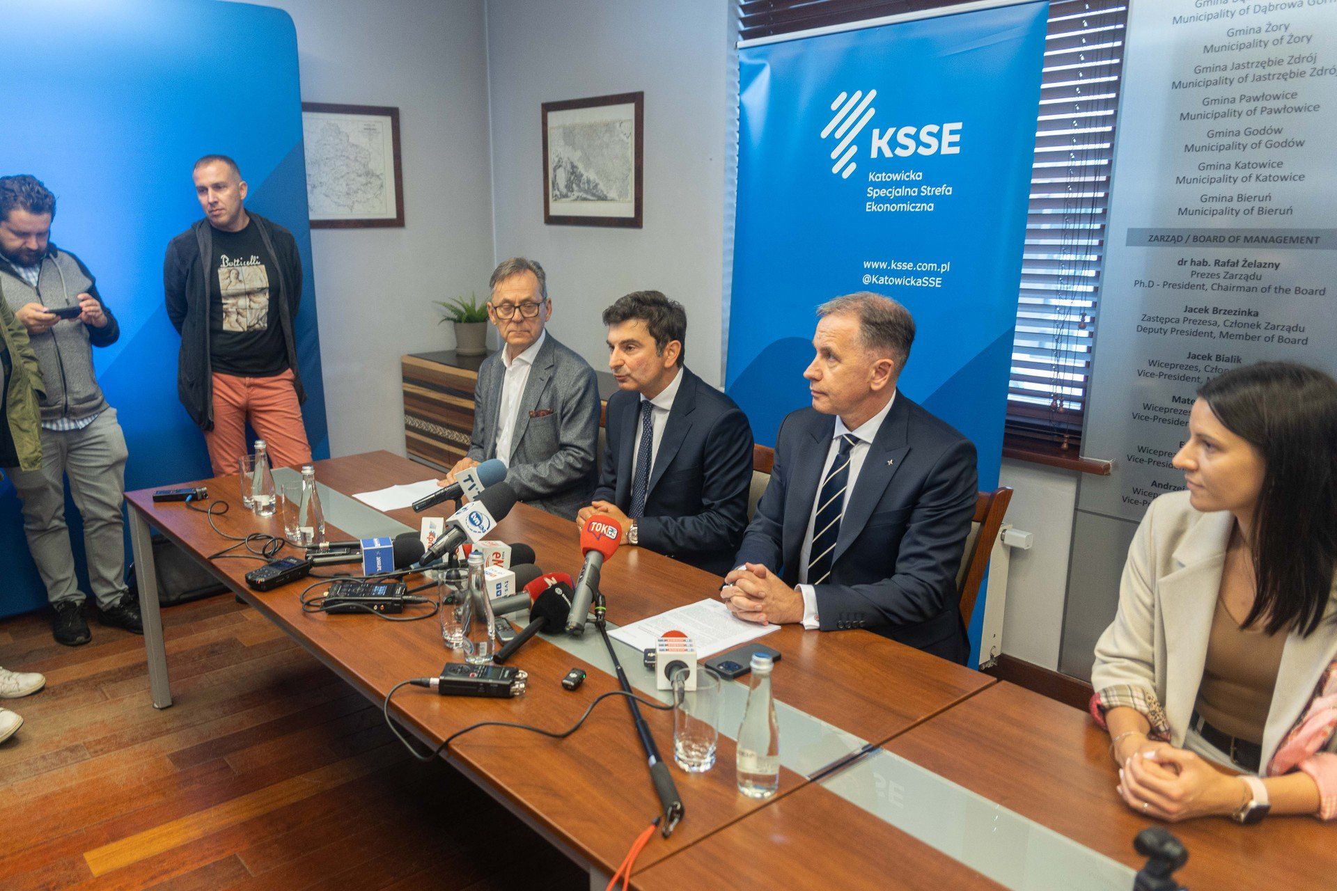 Specjalne Strefy Ekonomiczne w Polsce mogą już wspierać inwestycje realizowane przez sektor zbrojeniowy. Tego typu wsparcie mogą również otrzymać podmioty, które zainwestują w Katowickiej Specjalnej Strefie Ekonomicznej
