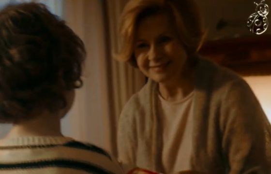Biedronka promuje słodycze i kawę na Dzień Babci i Dziadka (wideo)