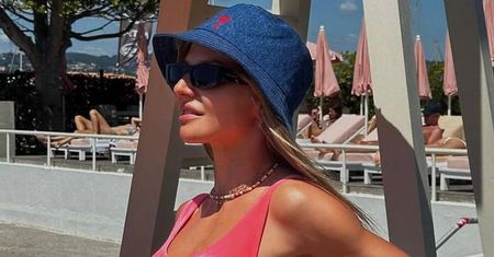 Anna Lewandowska wypoczywa na Lazurowym Wybrzeżu i eksponuje WYĆWICZONĄ sylwetkę w skąpym kostiumie kąpielowym (FOTO)