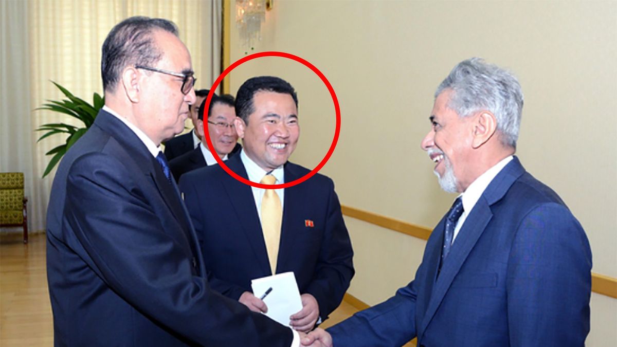 Ryu Hyun-woo (po środku) uciekł z Korei Północnej we wrześniu 2019 roku