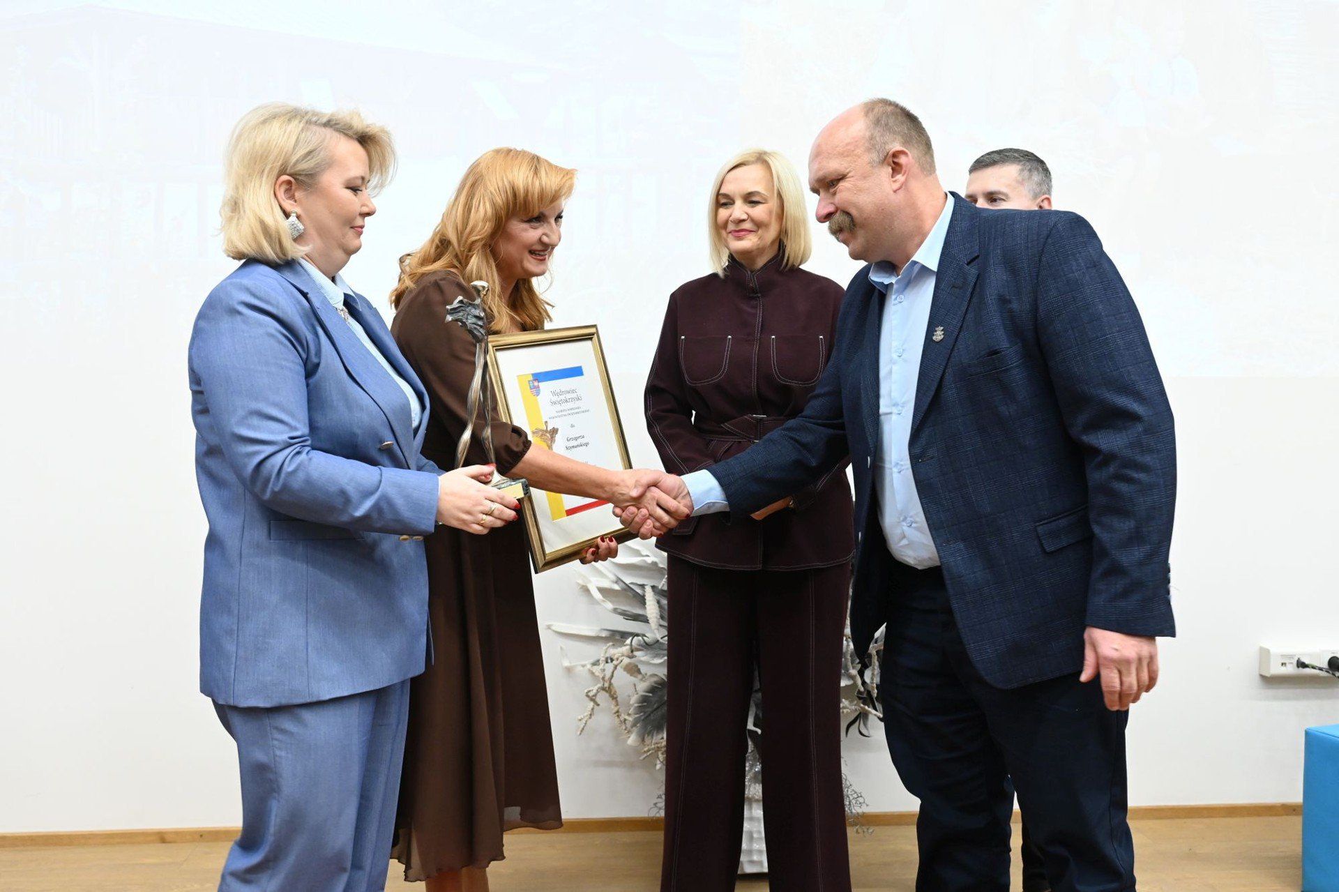 Statuetkę w kategorii Osobowość Turystyczna otrzymał Grzegorz Szymański, właściciel Zagrody Edukacyjnej Ostoja Dworska w Leśnicy i animator kultury regionalnej.