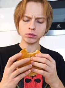 Zamroził Burgera Drwala. Po dwóch latach odgrzał na kolację