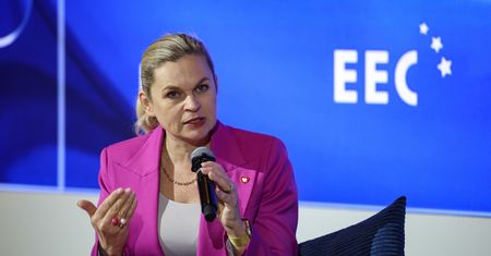 Co dalej z pensjami nauczycieli? Nowacka zapowiada