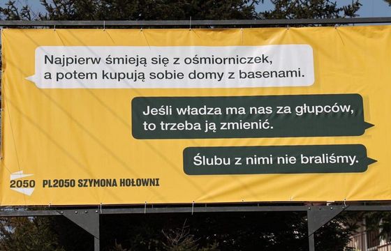 Szymon Hołownia na billboardach krytykuje PiS. „Jeśli władza ma nas za głupców, to trzeba ją zmienić”