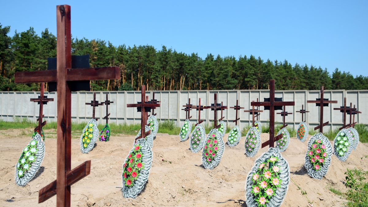 Groby ofiar masakry w Buczy