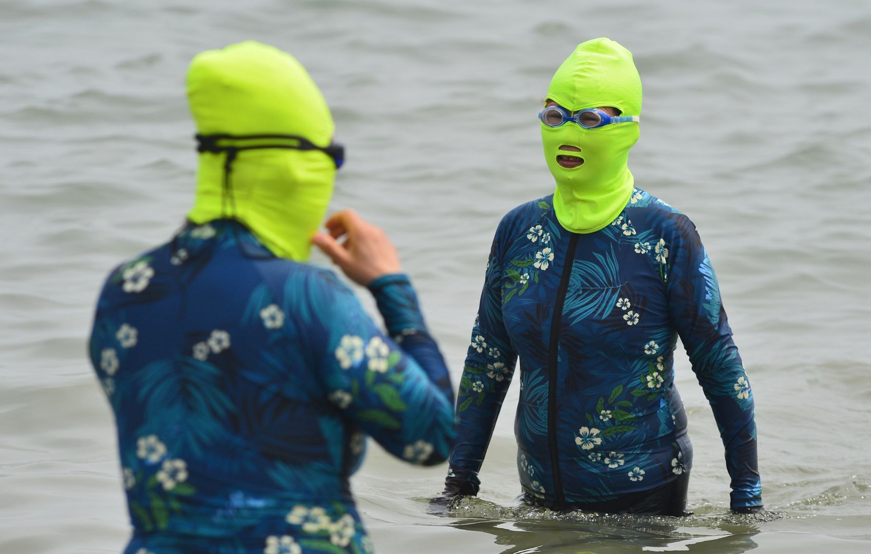 Zdjęcia z chińskich plaż obiegły sieć. Nowa moda dotrze nad Bałtyk?