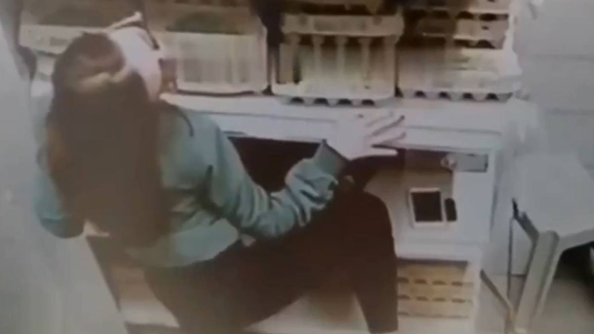 W Rosji zapanowała moda na zdjęcia i selfie ze sklepowymi jajkami