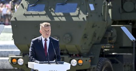 Błaszczak wraca na Twittera. Pisze o "koalicji chaosu"