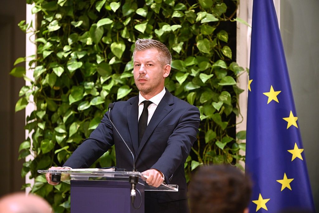 Węgierski Mandiner w rękach nowej władzy: Jak Peter Magyar likwiduje dziedzictwo Orbana
