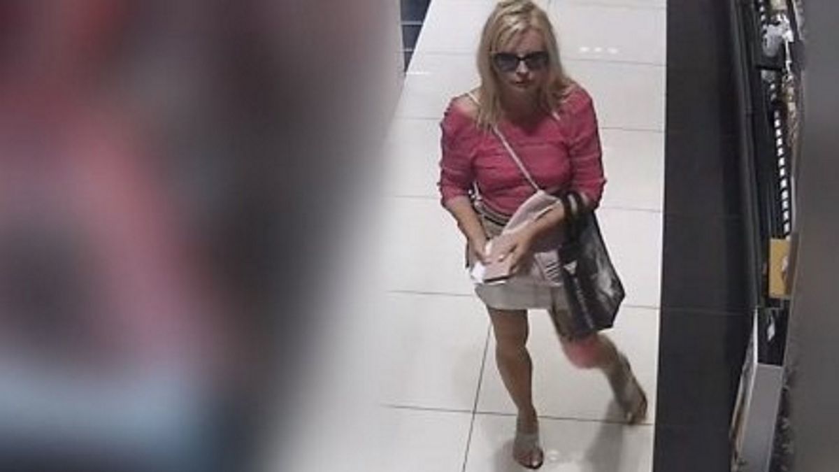 Farbowana blondynka nie miała wstydu