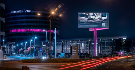 Włoski gigant wchodzi do Polski. Przejmuje flagowy salon Mercedesa