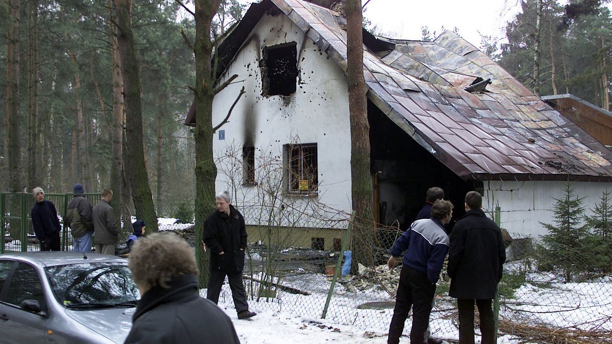 W tym domu w Magdalence k. Warszawy ukryli się bandyci
