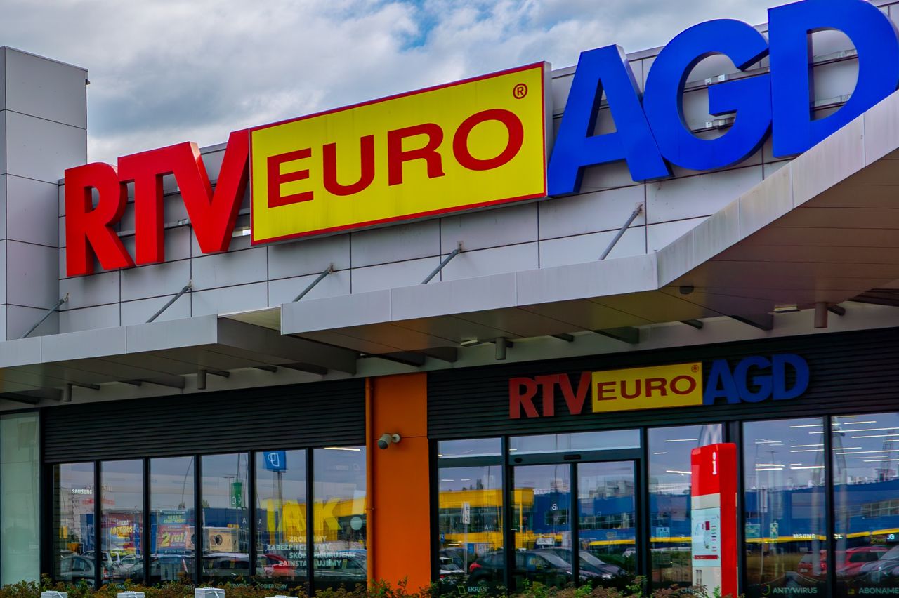 177,99 zł za prostownicę do włosów. Akcja w RTV EURO AGD