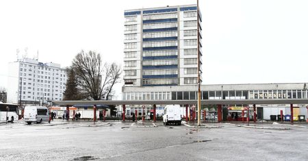 Odkupią ruinę za miliony. Mieszkańcy czekają na koniec sagi dworcowej