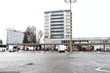 Odkupią ruinę za miliony. Mieszkańcy czekają na koniec sagi dworcowej