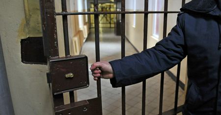 "Bestie" trafią do nowego ośrodka? Pierwsze transporty więźniów już wkrótce