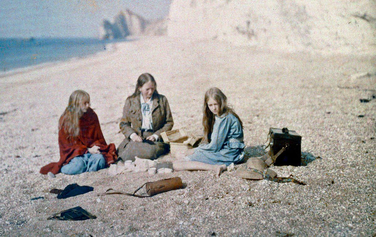Christina w czerwonej sukience, czyli pierwsze kroki kolorowej fotografii z 1913 roku 8