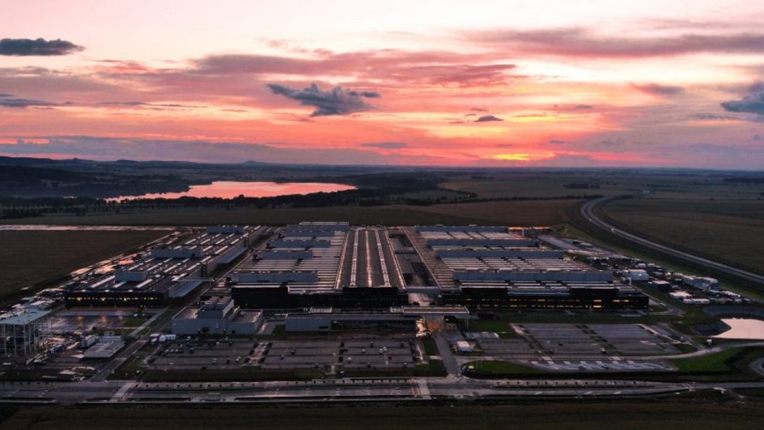 Mercedes rozpoczyna w Polsce produkcję baterii do samochodów hybrydowych i elektrycznych 1