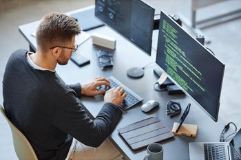 AI miała zwolnić informatyków. Stało się coś zupełnie innego