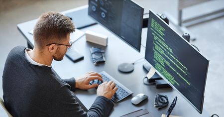 AI miała zwolnić informatyków. Stało się coś zupełnie innego