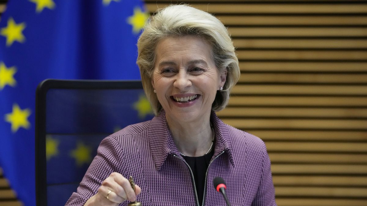 Na zdjęciu Ursula vond der Leyen w trakcie obrad KE