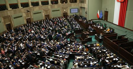 Drugi dzień obrad Sejmu. Posłowie o murze na granicy, Funduszu Patriotycznym i LGBT