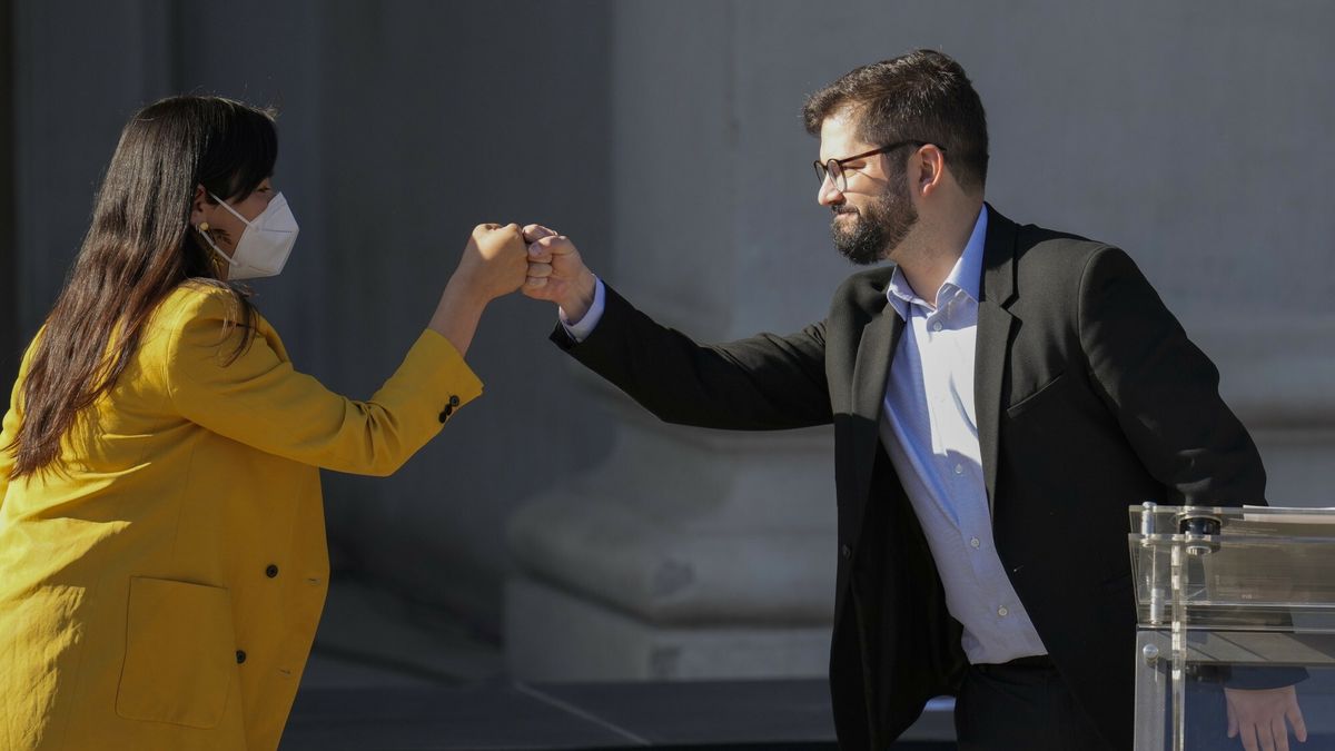 Nowy prezydent Gabriel Boric i Izkia Siches minister spraw wewnętrznych i publicznych. 