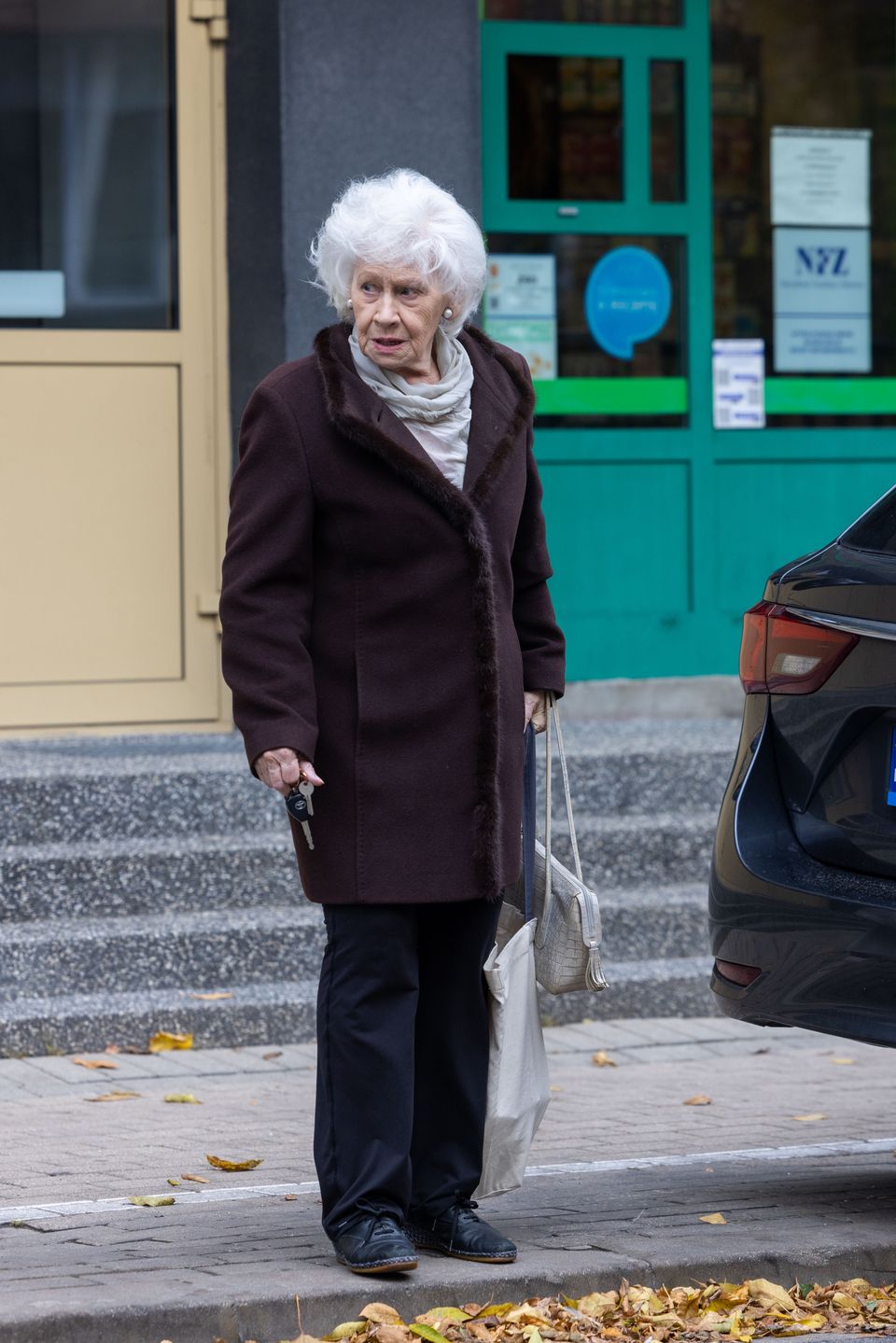 Krystyna Loska samodzielnie załatwia sprawy na mieście