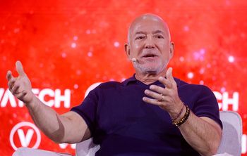 Jeff Bezos wchodzi w udziały Liverpoolu. Dopinają transakcję