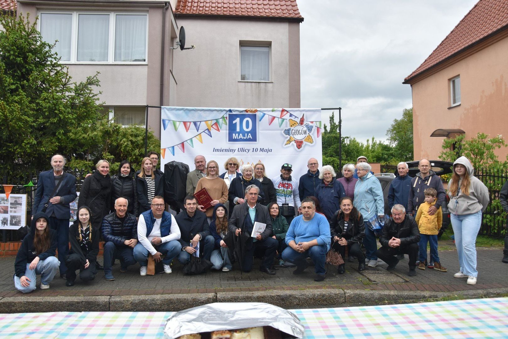 Pamiątkowe zdjęcie z imienin ulicy