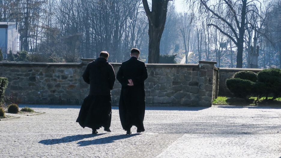 Podatki dla księży - ten temat wraca w dyskusji publicznej jak bumerang