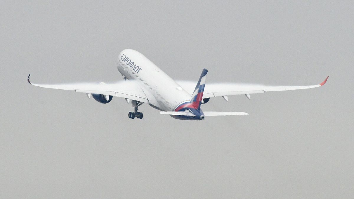 Rosyjski samolot zmienił kurs z powodu "niezidentyfikowanego obiektu"