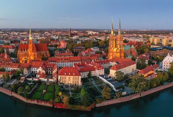 Pogoda we Wrocławiu. Prognoza na niedzielę 2 listopada. Całkowite zachmurzenie i ciągły deszcz