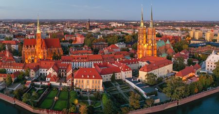 Pogoda we Wrocławiu. Prognoza na niedzielę 2 listopada. Całkowite zachmurzenie i ciągły deszcz
