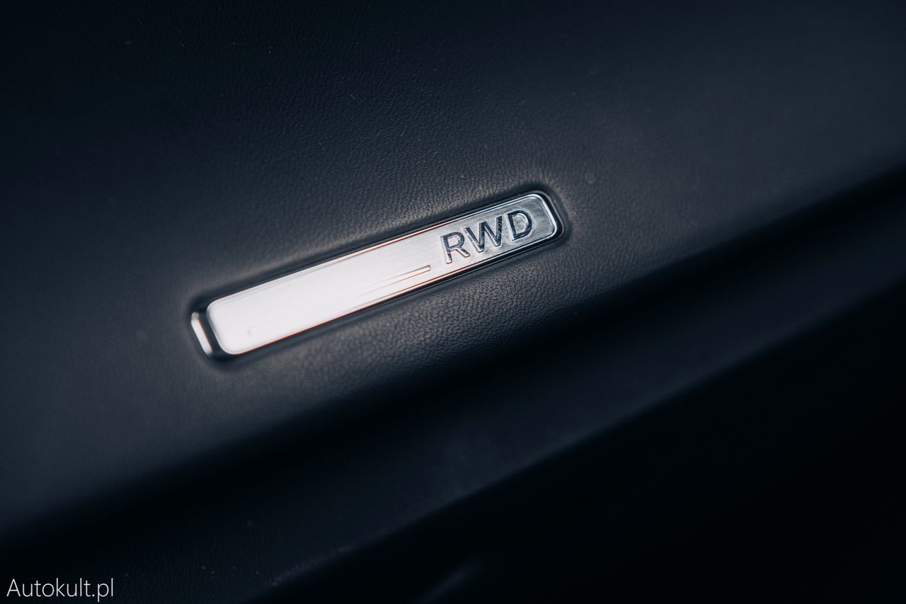 Audi R8 Spyder RWD vs. Dodge Viper RT/10