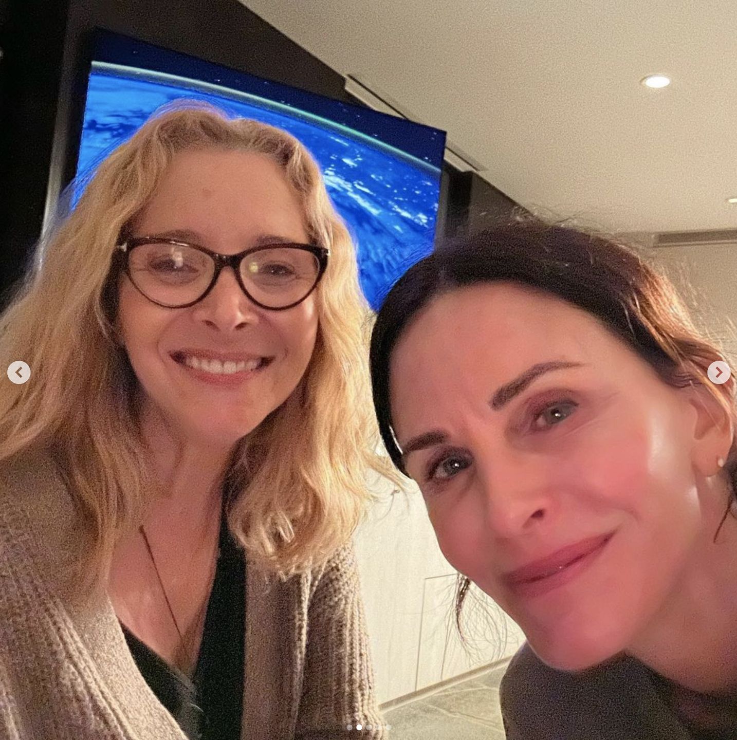 Lisa Kurdow i Courteney Cox
