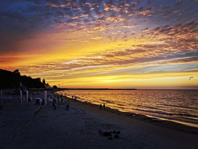 Plażą w Kołobrzegu