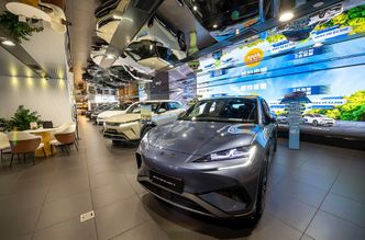 Chińczycy gonią Teslę. Sprzedaż elektryków wystrzeliła