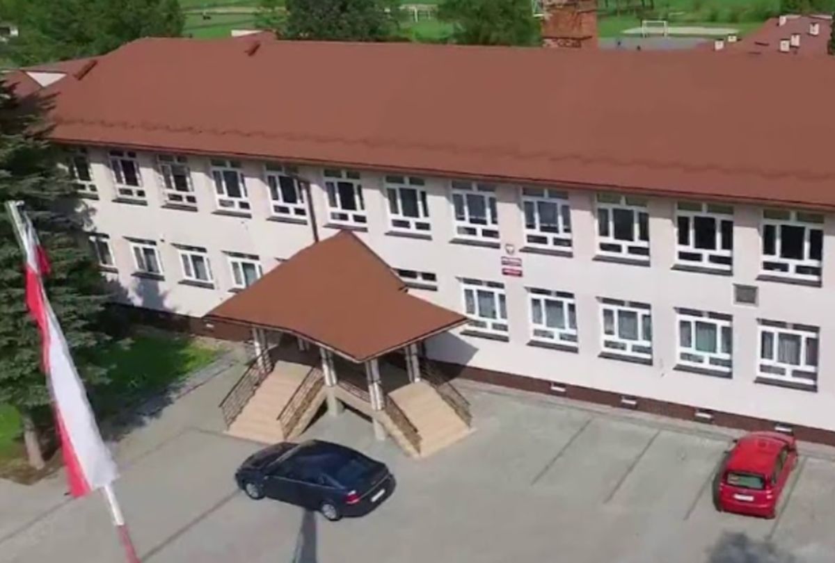 Skandal w Małopolsce. Kamery w toalecie. Dyrektor się tłumaczy