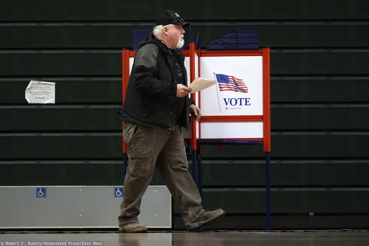 It happened at night. Ballot boxes were set on fire in the USA.